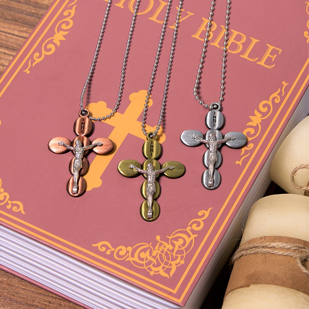 Collier pendentif amulette religieuse croix simple