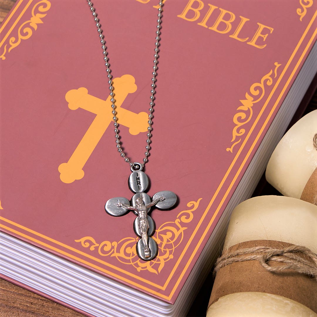 Collier pendentif amulette religieuse croix simple