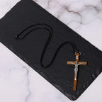 Collar con colgante de aleación con crucifijo estilo clásico artesanal de madera