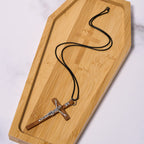 Collar con colgante de aleación con crucifijo estilo clásico artesanal de madera