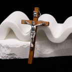 Collar con colgante de aleación con crucifijo estilo clásico artesanal de madera