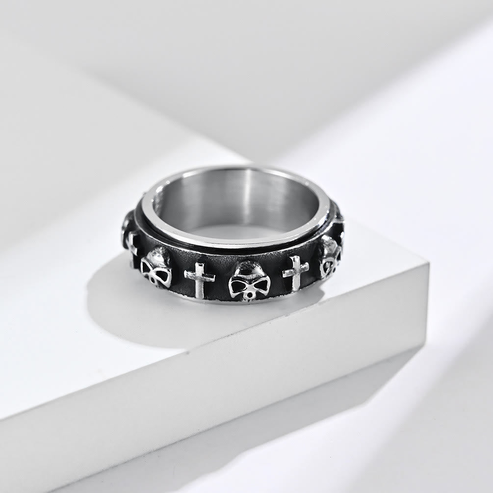 Anillo giratorio de acero titanio con cruz y calavera de estilo moderno