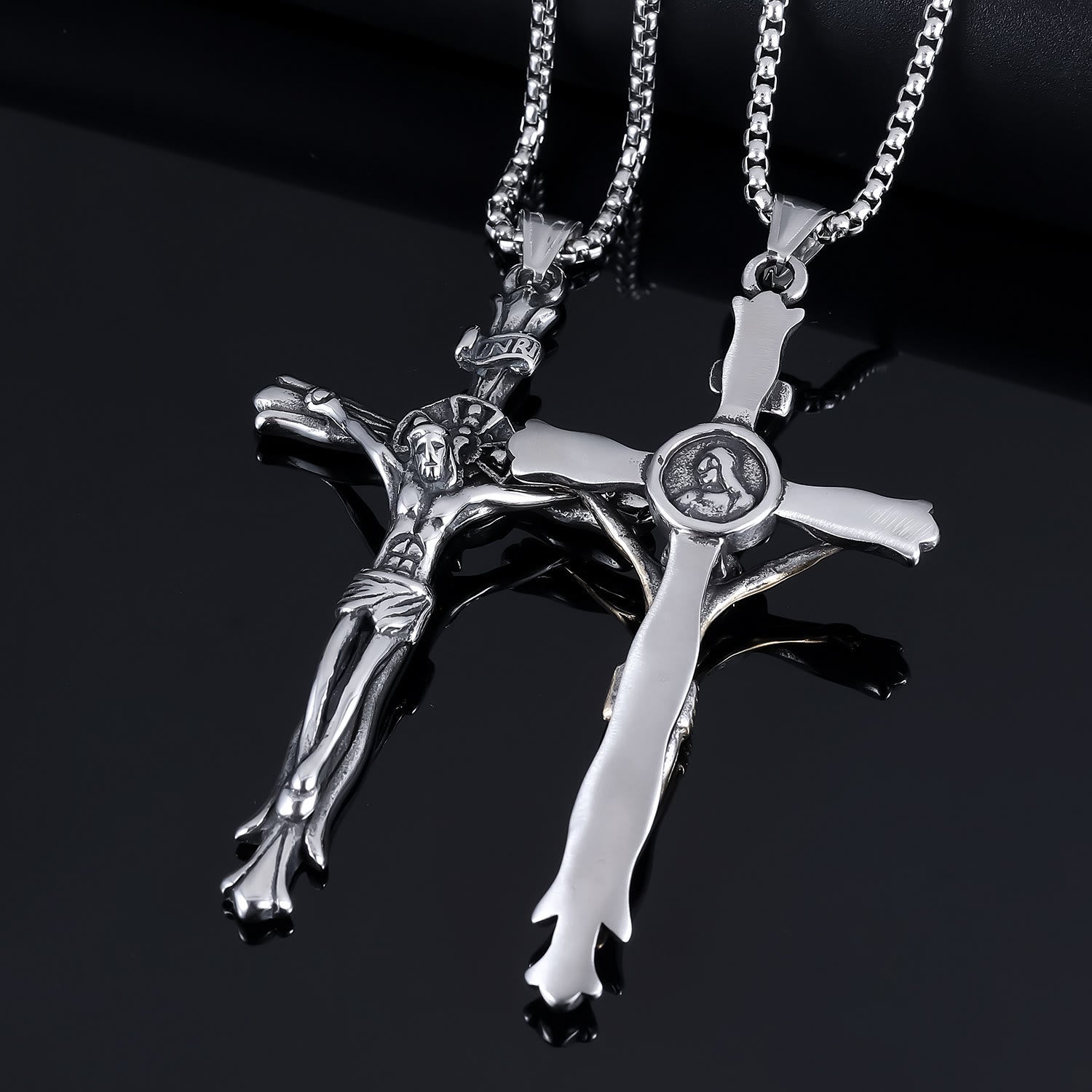 Crucifix classique style INRI avec Jésus, collier de foi sacrée