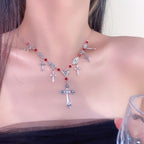 Collier perles écarlates style moderne croix foi divine