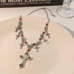 Collier perles écarlates style moderne croix foi divine