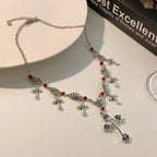 Collier perles écarlates style moderne croix foi divine