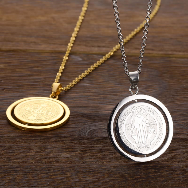Collier avec pendentif double face rotatif Saint Benoît de style classique