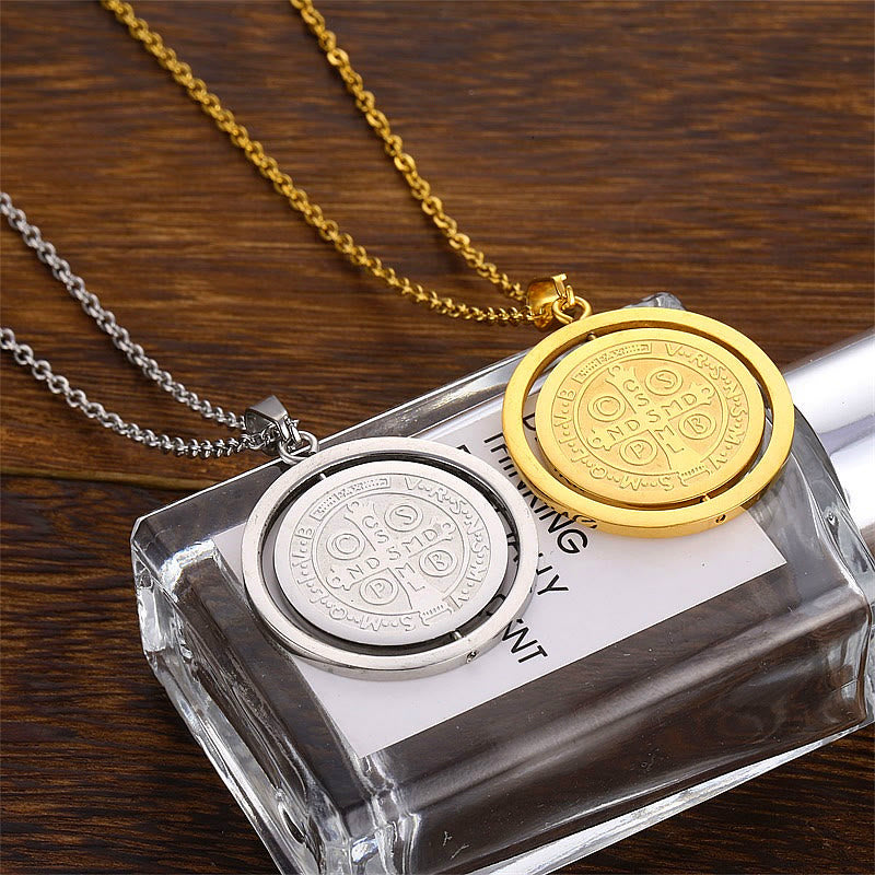 Collier avec pendentif double face rotatif Saint Benoît de style classique