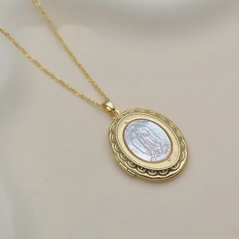 Collar con colgante de estilo clásico de Nuestra Señora de Guadalupe