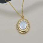 Collar con colgante de estilo clásico de Nuestra Señora de Guadalupe