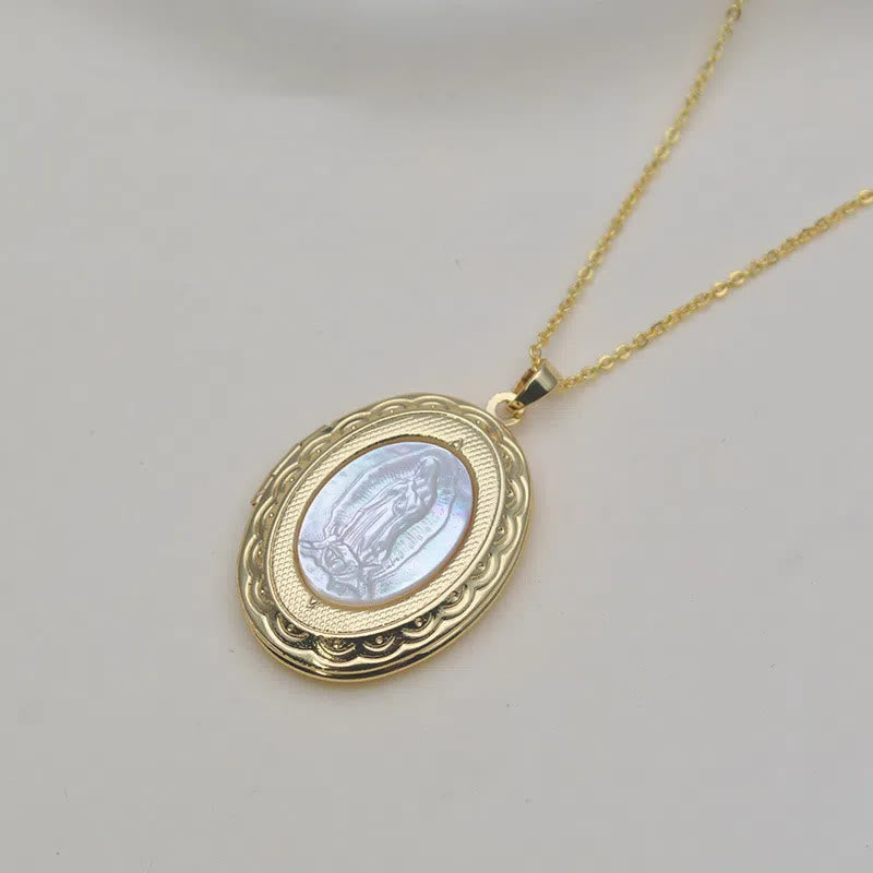 Collar con colgante de estilo clásico de Nuestra Señora de Guadalupe