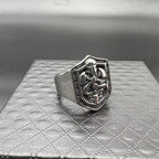 Anillo de protección sagrada con escudo de cruzadas de estilo clásico