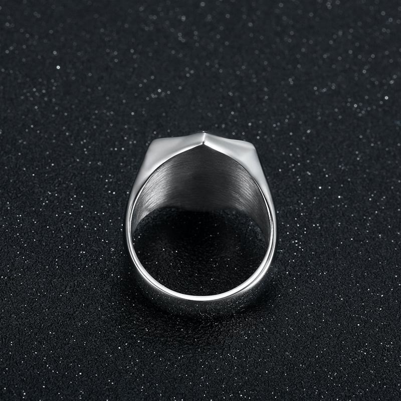 Anillo de protección sagrada con escudo de cruzadas de estilo clásico