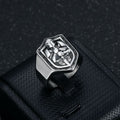 Anillo de protección sagrada con escudo de cruzadas de estilo clásico