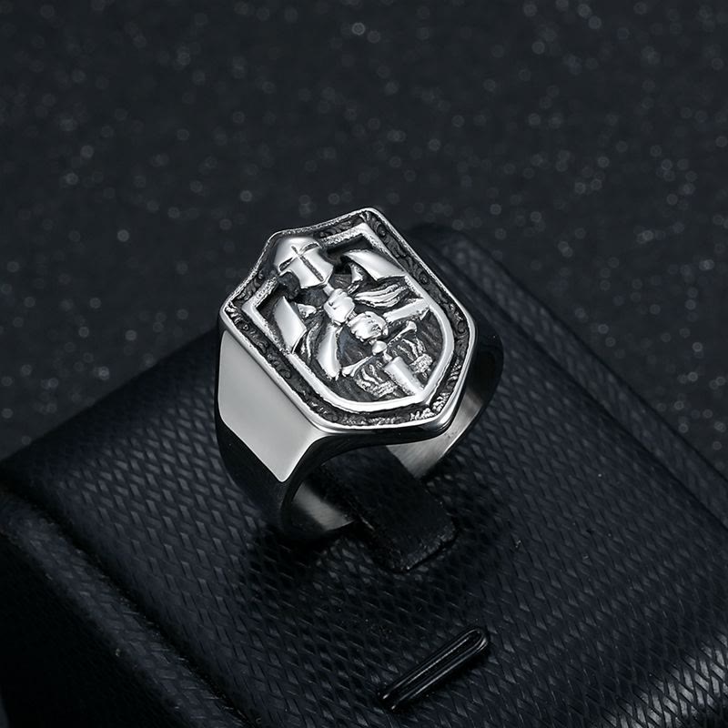 Anillo de protección sagrada con escudo de cruzadas de estilo clásico