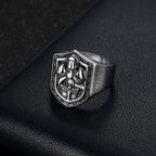 Anillo de protección sagrada con escudo de cruzadas de estilo clásico