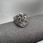 Anillo de protección sagrada con escudo de cruzadas de estilo clásico