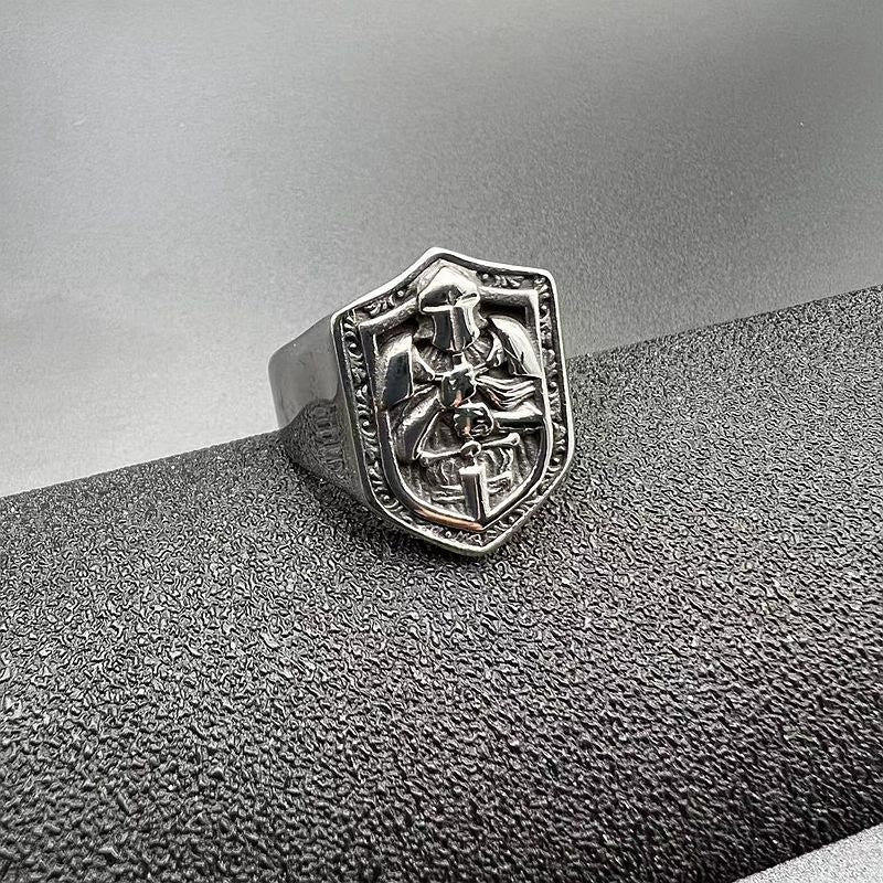 Anillo de protección sagrada con escudo de cruzadas de estilo clásico
