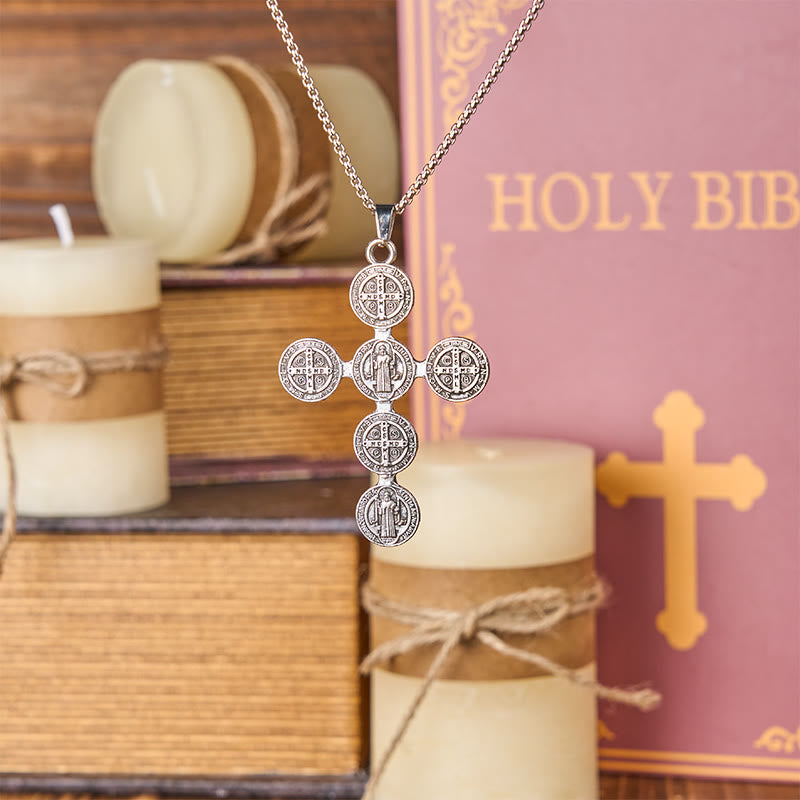 Collier pendentif Croix de Saint Benoît style rétro classique protection divine