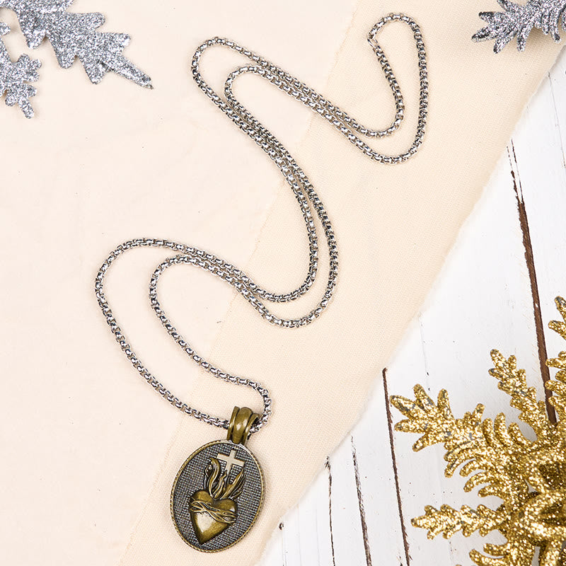 Collier pendentif avec emblème divin du Sacré-Cœur, style vintage