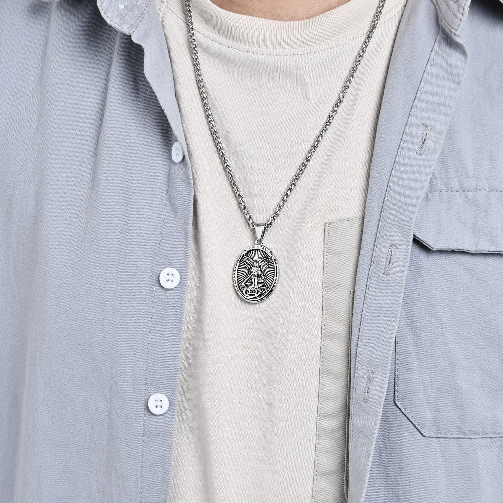 Collier avec pendentif classique Saint Michel Archange Éphésiens 6:10