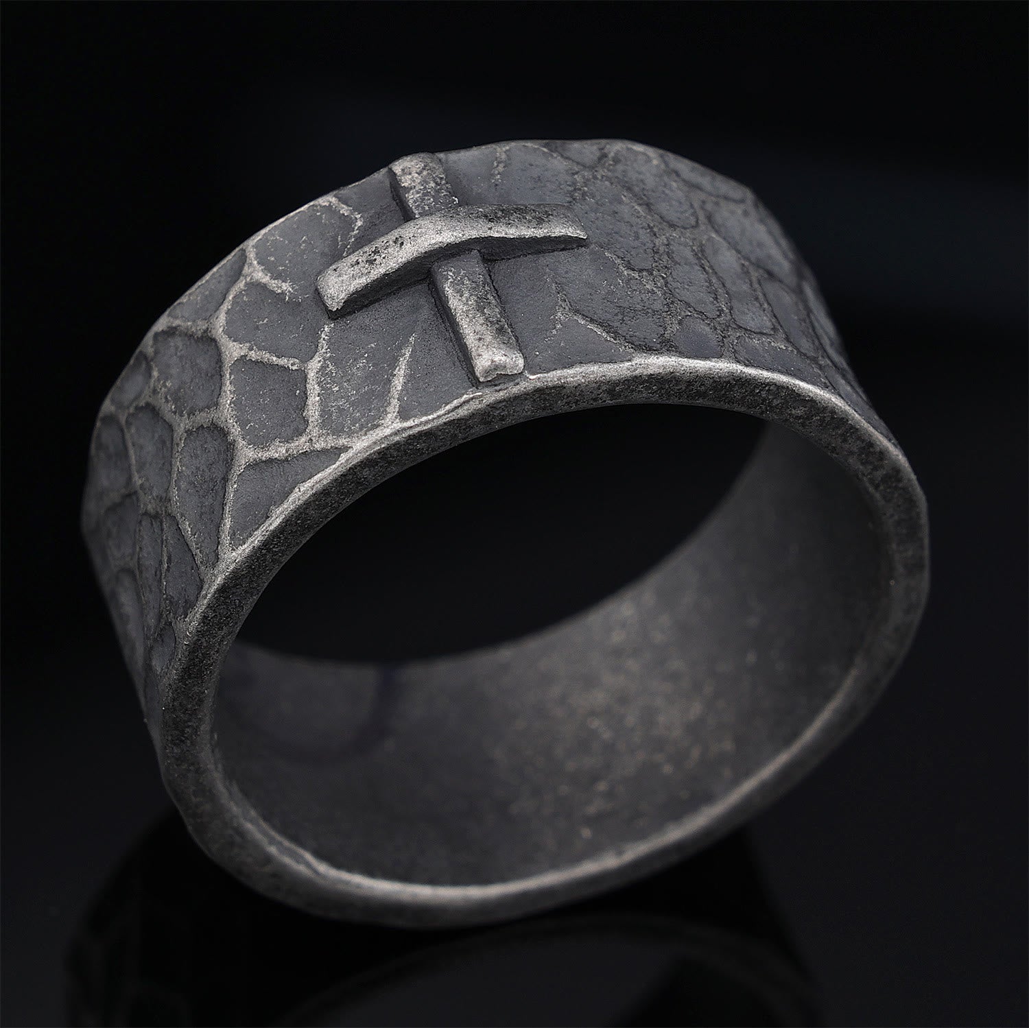 Bague Croix en Pierre Forgée Texture Ancienne Style Vintage