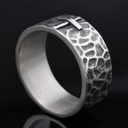 Bague Croix en Pierre Forgée Texture Ancienne Style Vintage