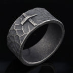 Bague Croix en Pierre Forgée Texture Ancienne Style Vintage