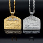 Collier avec Pendentif Figure de la Cène Divine de Style Moderne