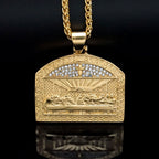 Collier avec Pendentif Figure de la Cène Divine de Style Moderne