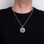 Collier pendentif Saint-Georges terrassant le dragon, style classique
