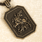 Collar con colgante de San Jorge y el Dragón estilo clásico, con oración de protección