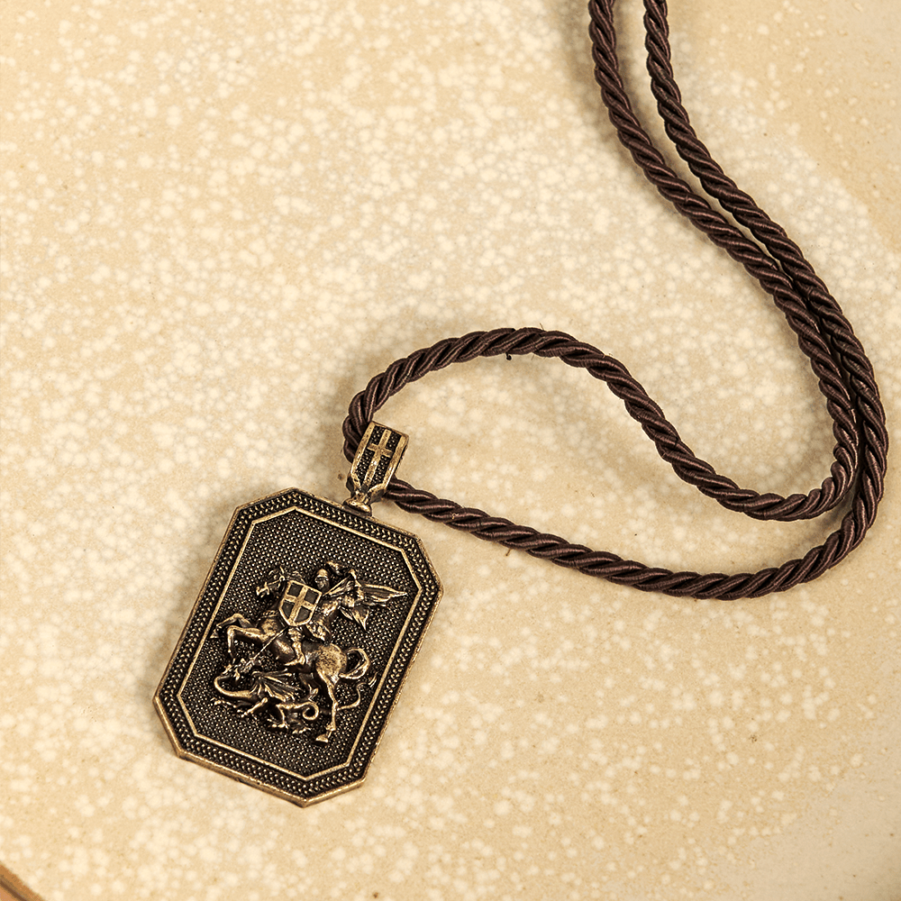 Collar con colgante de San Jorge y el Dragón estilo clásico, con oración de protección