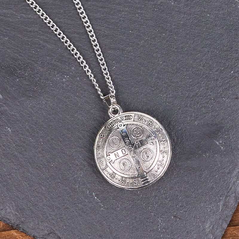 Collier Pendentif Symbole Saint Benoît Style Classique (3 couleurs)