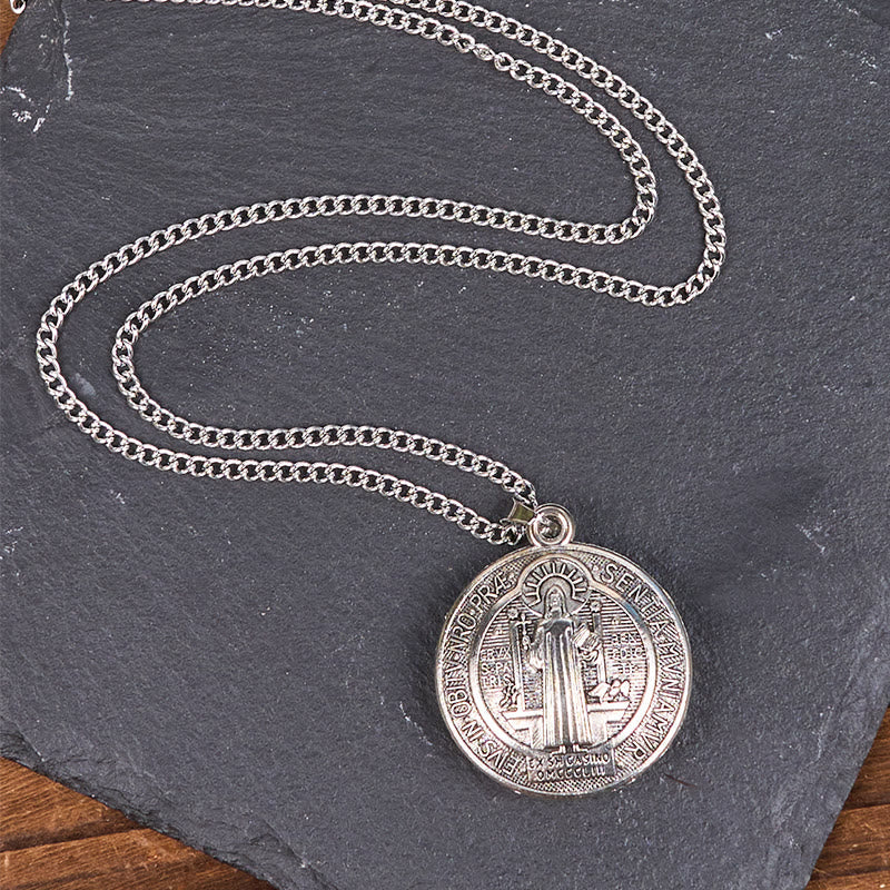 Collier Pendentif Symbole Saint Benoît Style Classique (3 couleurs)