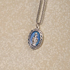 Collar con colgante de esmalte en relieve de Medalla Milagrosa Sagrada de estilo clásico