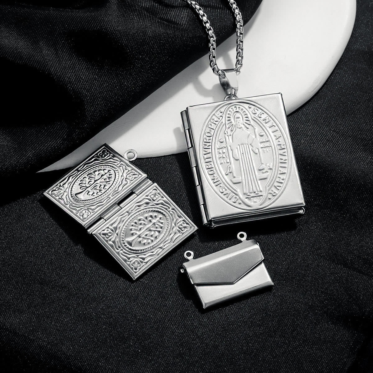 Pendentif Collier Boîte Photo Style Moderne Saint Benoît et Marie