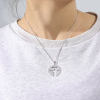 Collar con colgante redondo de Jesús