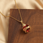 Collier Pendentif Cœur Sacré de Jésus en Pierres Précieuses Rouges Style Moderne