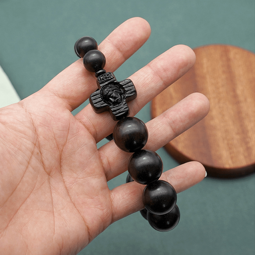 Pulsera de rosario de sándalo negro con cruz clásica de Jesucristo