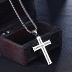 Collar con colgante de cruz y fe con icono "TODO LO PUEDO" de estilo minimalista