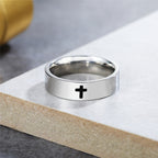 Anillo de titanio con grabado de cruz brillante estilo minimalista