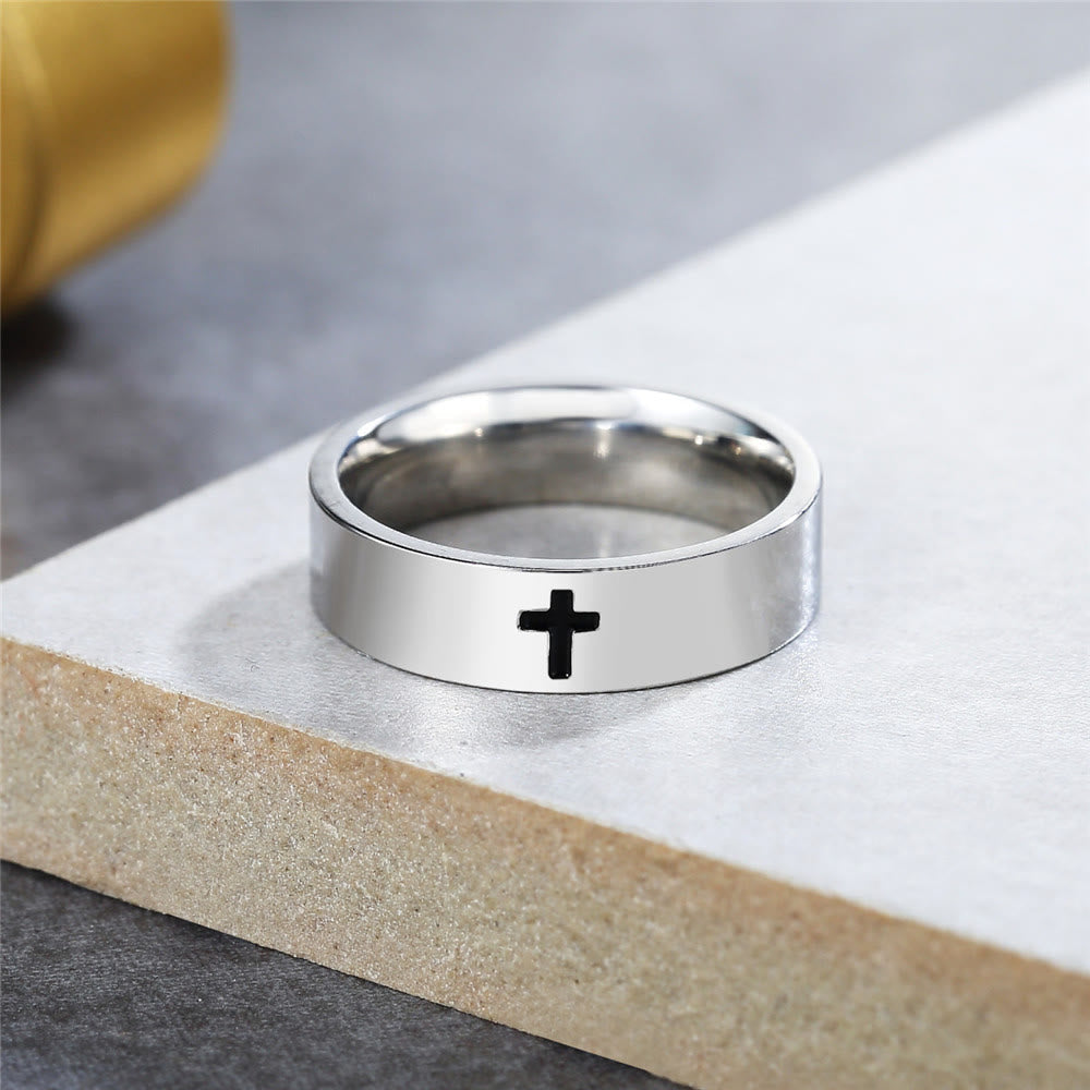 Anillo de titanio con grabado de cruz brillante estilo minimalista