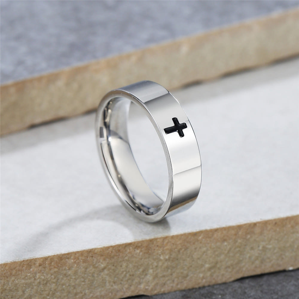 Anillo de titanio con grabado de cruz brillante estilo minimalista