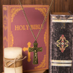 Collar con colgante de acero de titanio con cruz de Jesús y patrón de árbol de estilo retro