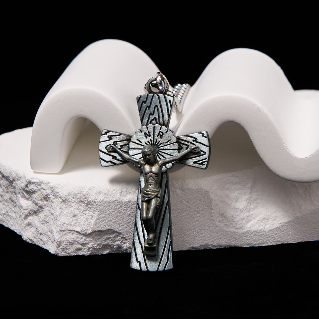 Collar con colgante de acero de titanio con cruz de Jesús y patrón de árbol de estilo retro