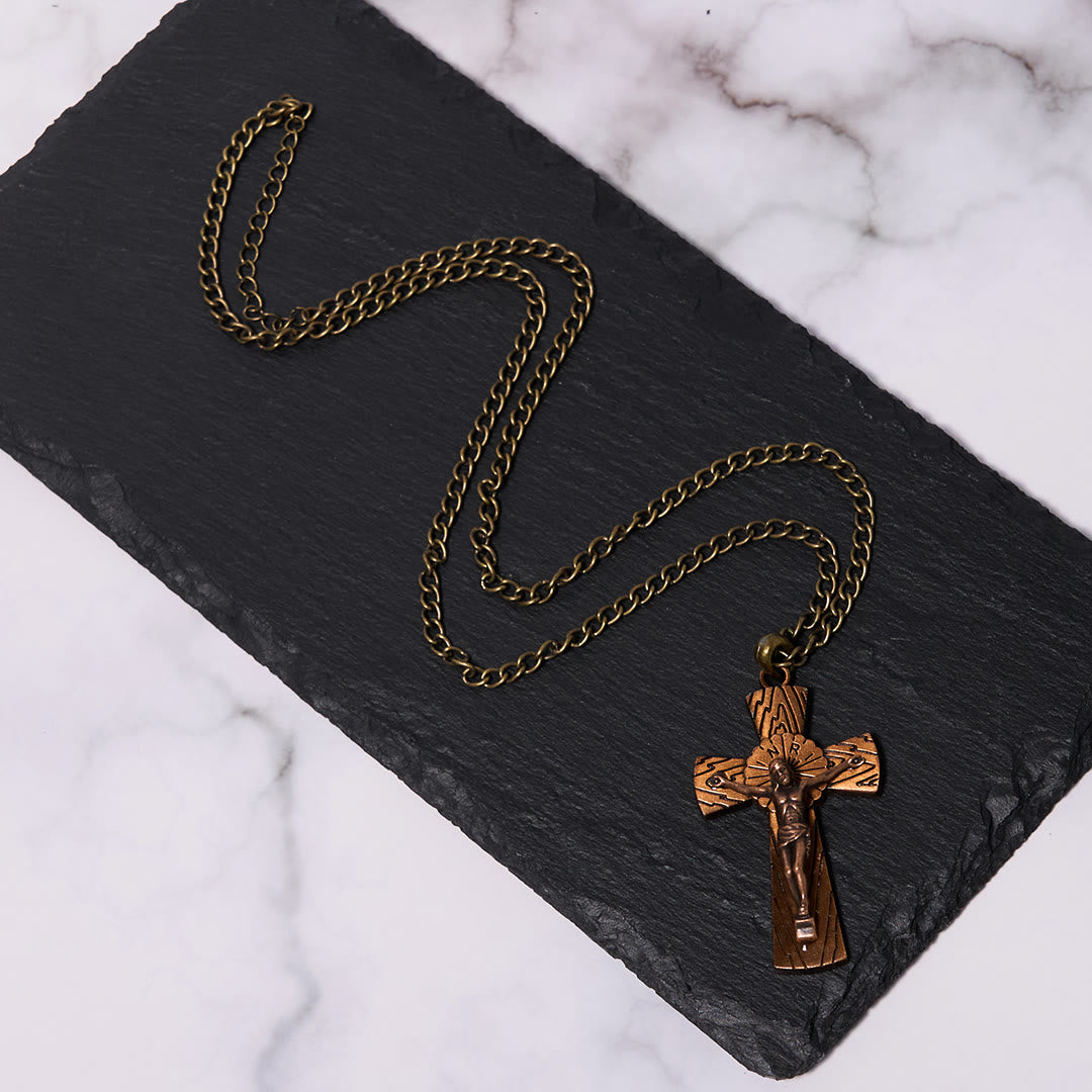 Collar con colgante de acero de titanio con cruz de Jesús y patrón de árbol de estilo retro