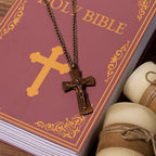 Collar con colgante de acero de titanio con cruz de Jesús y patrón de árbol de estilo retro