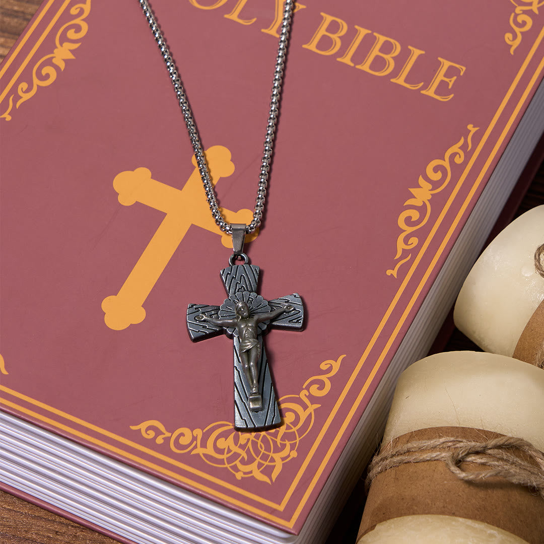 Collar con colgante de acero de titanio con cruz de Jesús y patrón de árbol de estilo retro