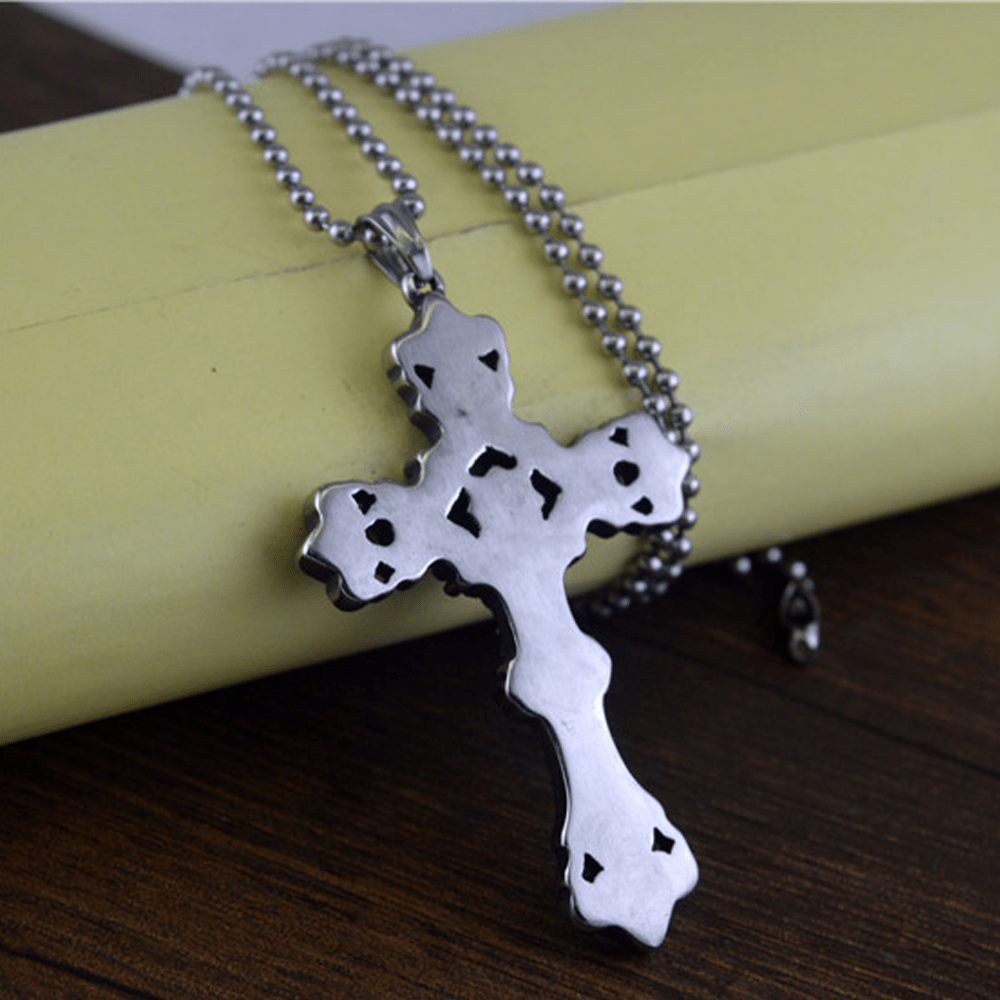 Collar de crucifijo ornamentado: un profundo símbolo de devoción y fe atemporal